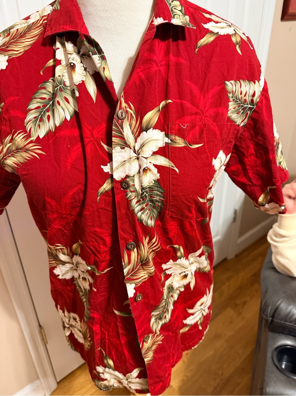KY’s Hawaiian Shirt. Size large.